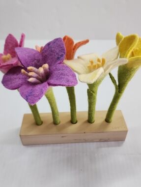 Lovevery Felt Flowers In a Row from The Helper Play Kit Montessori Toy Learning